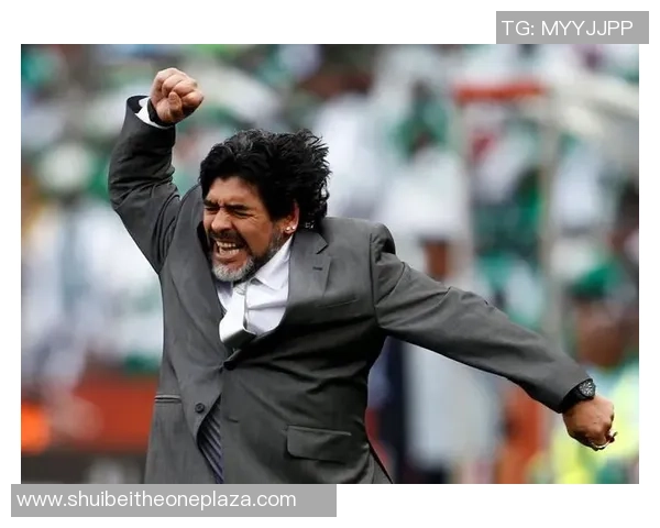 历届世界足球巨星排名回顾与解析 荣耀与争议并存的传奇时刻 历届世界足球巨星排名回顾与解析 荣耀与争议并存的传奇时刻